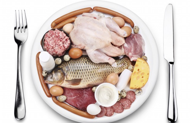 Raw-meat-and-dairy-products-on-a-plate 620+400